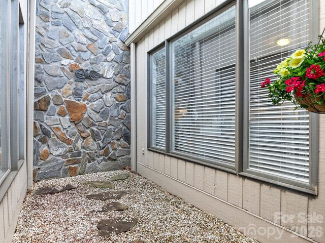 136 Deerlake Drive, Asheville, NC 28803