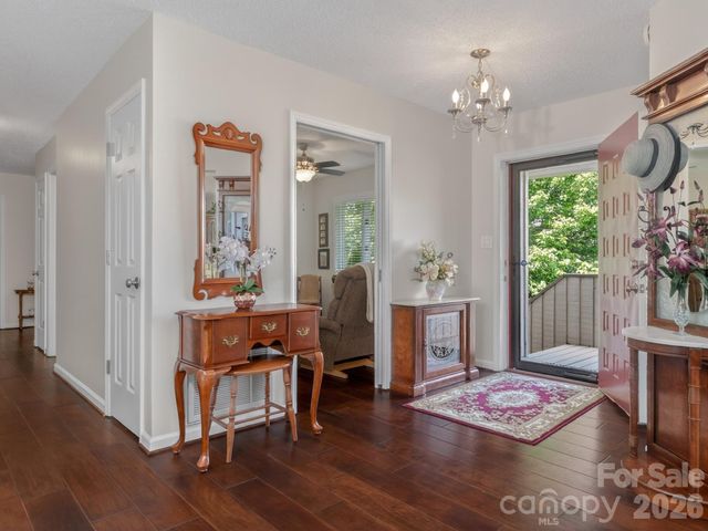 136 Deerlake Drive, Asheville, NC 28803