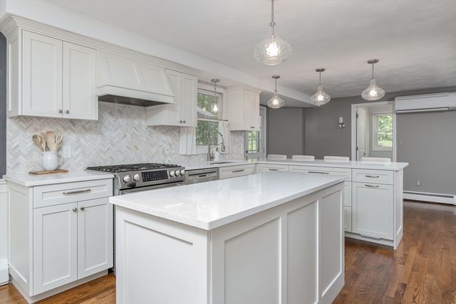 561 Old Dunstable Rd, Groton, MA 01450