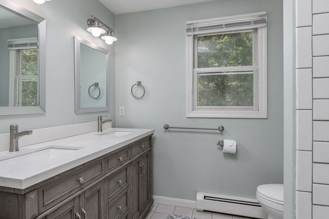 561 Old Dunstable Rd, Groton, MA 01450