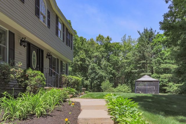561 Old Dunstable Rd, Groton, MA 01450