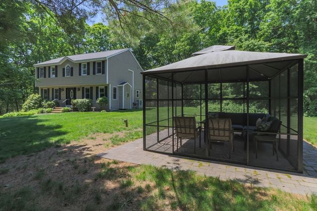 561 Old Dunstable Rd, Groton, MA 01450