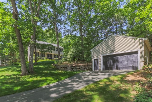 561 Old Dunstable Rd, Groton, MA 01450