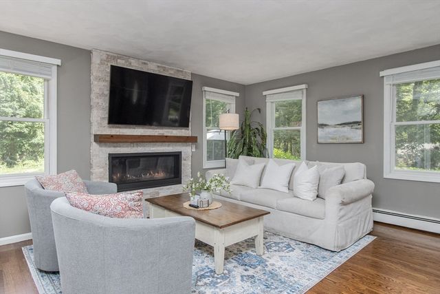 561 Old Dunstable Rd, Groton, MA 01450