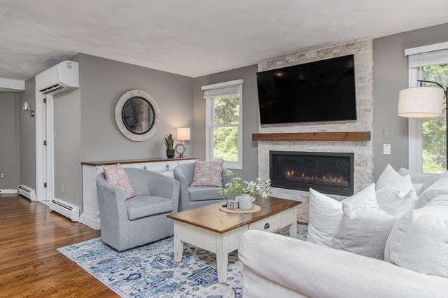 561 Old Dunstable Rd, Groton, MA 01450