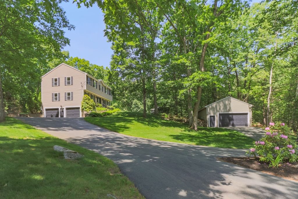 561 Old Dunstable Rd, Groton, MA 01450