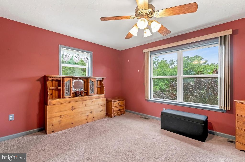 Image 16 of property listing at 747 MCGLAUGHLIN RD, Fairfield, PA 17320