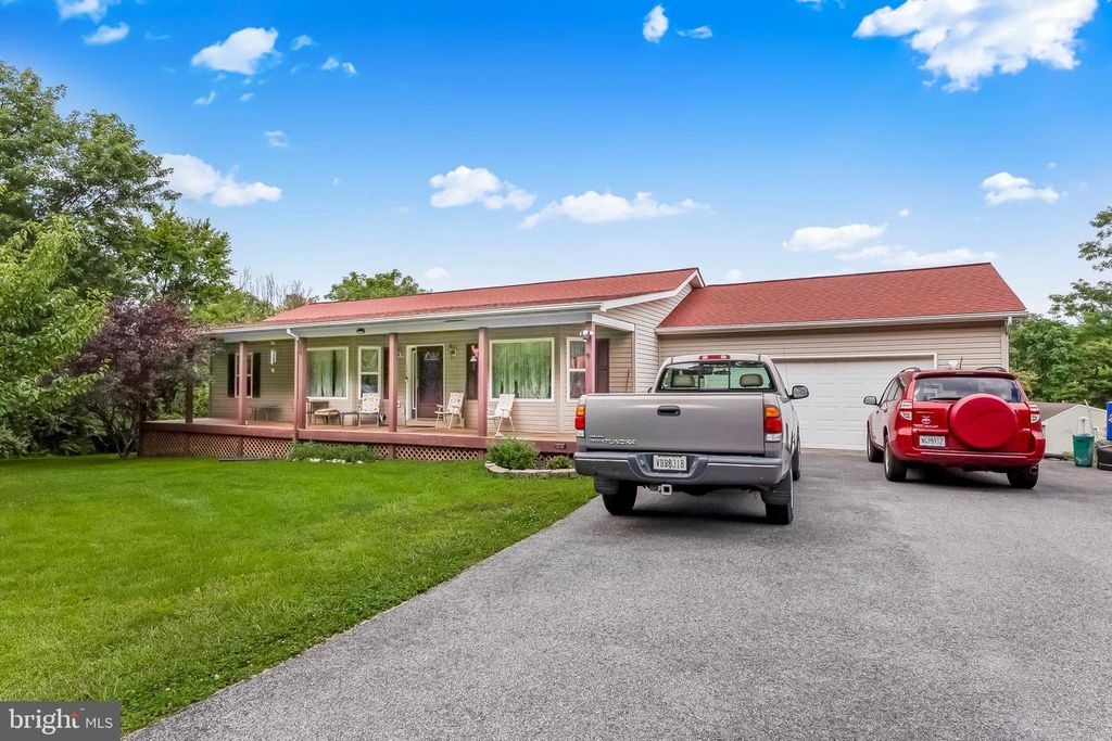 Image 2 of property listing at 747 MCGLAUGHLIN RD, Fairfield, PA 17320