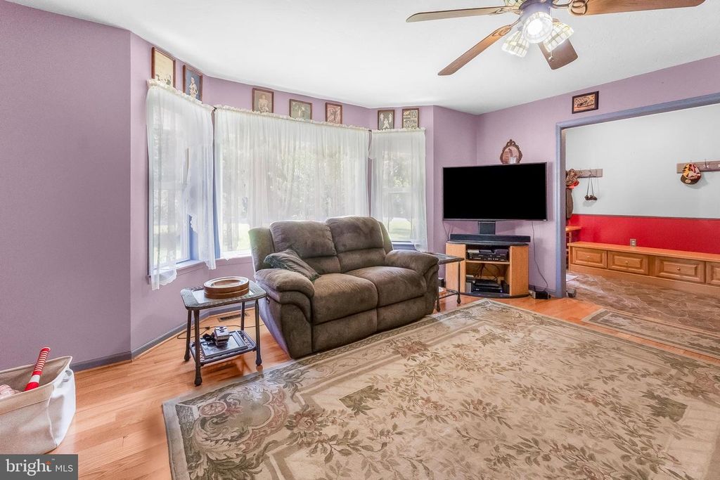 Image 4 of property listing at 747 MCGLAUGHLIN RD, Fairfield, PA 17320