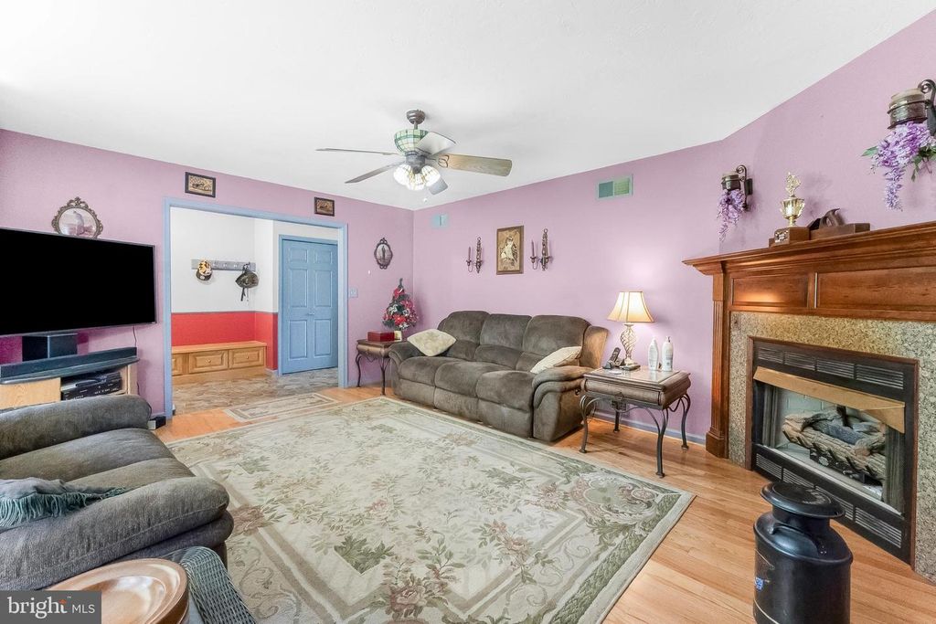 Image 5 of property listing at 747 MCGLAUGHLIN RD, Fairfield, PA 17320