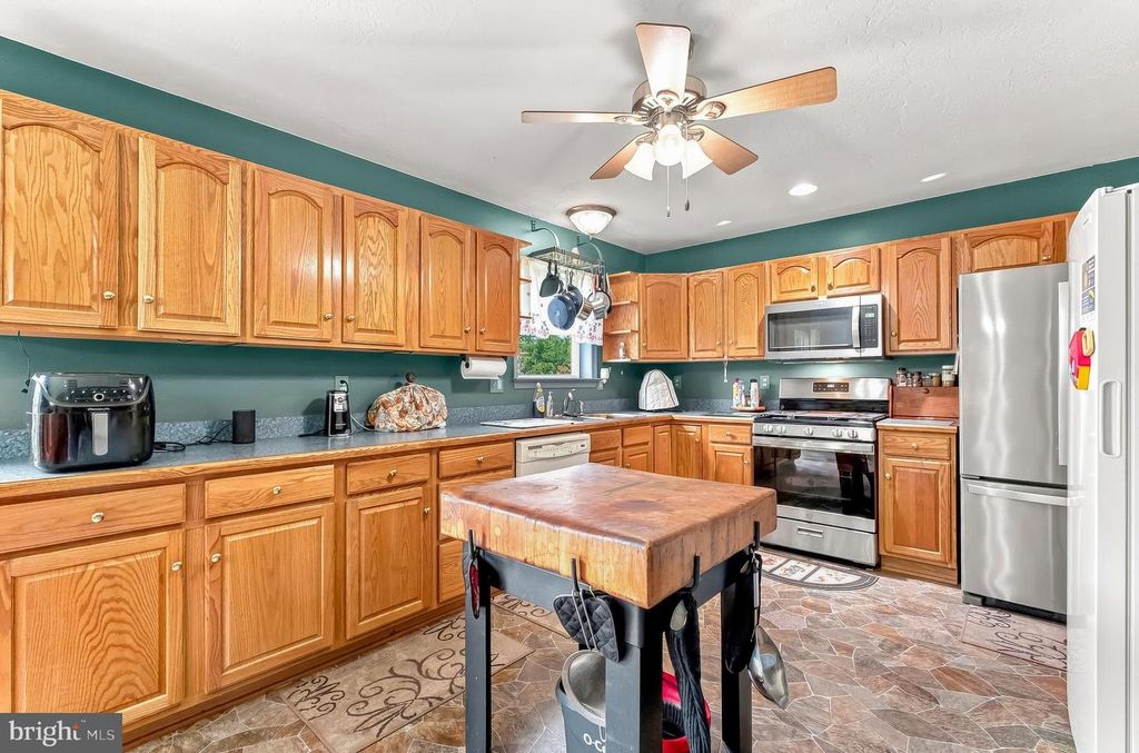 Image 7 of property listing at 747 MCGLAUGHLIN RD, Fairfield, PA 17320