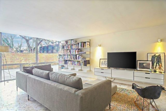 1320 Nicolet Place, Detroit, MI 48207