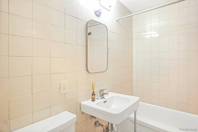 1320 Nicolet Place, Detroit, MI 48207