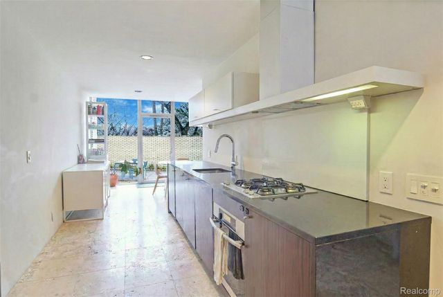 1320 Nicolet Place, Detroit, MI 48207