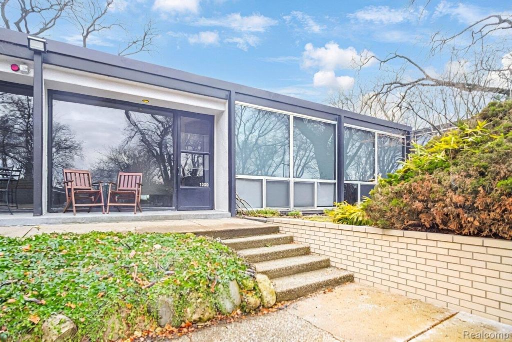 1320 Nicolet Place, Detroit, MI 48207