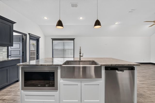 106 Clover Circle, Weatherford, TX 76086