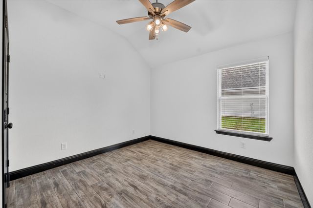 106 Clover Circle, Weatherford, TX 76086