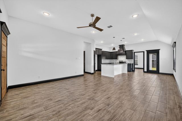 106 Clover Circle, Weatherford, TX 76086