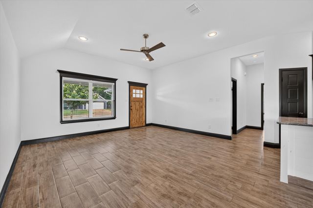 106 Clover Circle, Weatherford, TX 76086