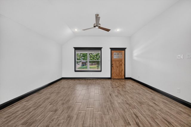 106 Clover Circle, Weatherford, TX 76086