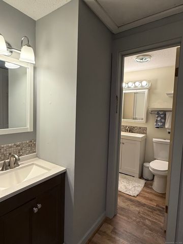 92 Shepards Knoll Drive 92, Hamden, CT 06514