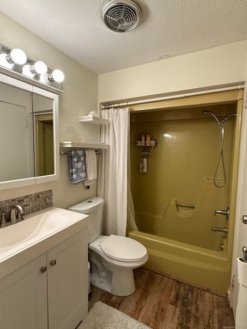 92 Shepards Knoll Drive 92, Hamden, CT 06514