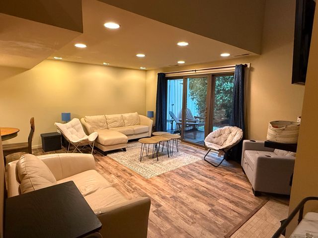 92 Shepards Knoll Drive 92, Hamden, CT 06514