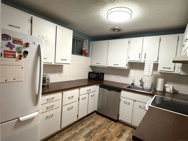 92 Shepards Knoll Drive 92, Hamden, CT 06514