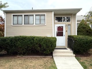92 Shepards Knoll Drive 92, Hamden, CT 06514