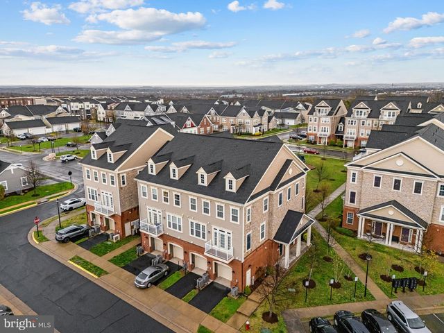 42558 SUNSET RIDGE SQ, Ashburn, VA 20148