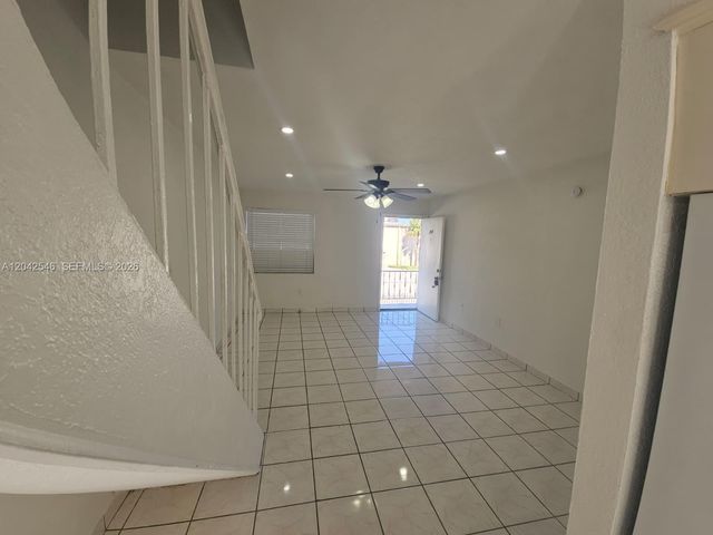 1560 W 46th St 244, Hialeah, FL 33012