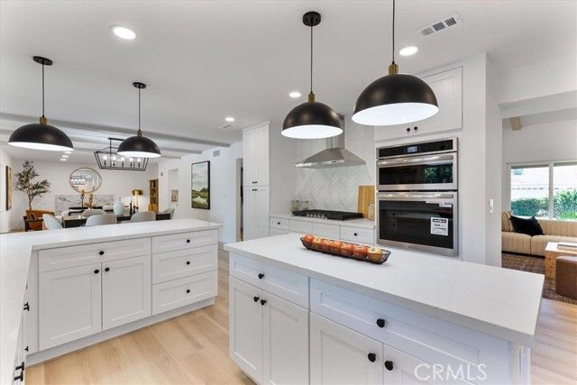 10900 Remmet Avenue, Chatsworth (los Angeles), CA 91311