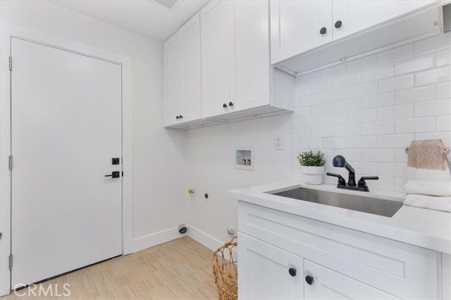 10900 Remmet Avenue, Chatsworth (los Angeles), CA 91311