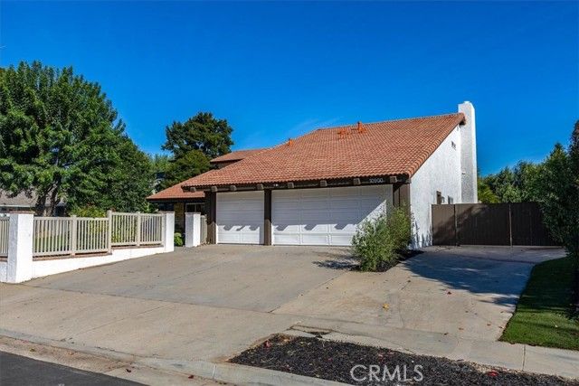 10900 Remmet Avenue, Chatsworth (los Angeles), CA 91311