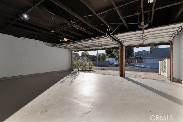 10900 Remmet Avenue, Chatsworth (los Angeles), CA 91311