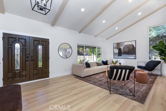 10900 Remmet Avenue, Chatsworth (los Angeles), CA 91311