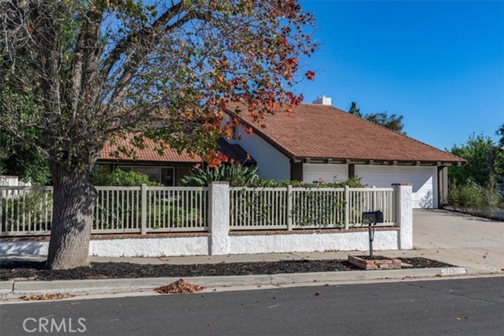 10900 Remmet Avenue, Chatsworth (los Angeles), CA 91311