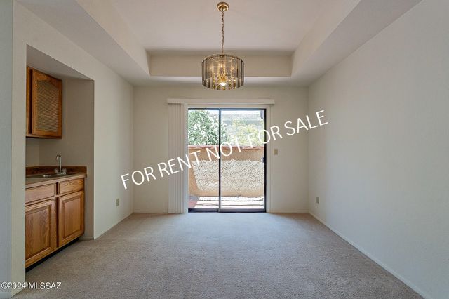 936 E Camino Diestro, Oro Valley, AZ 85704