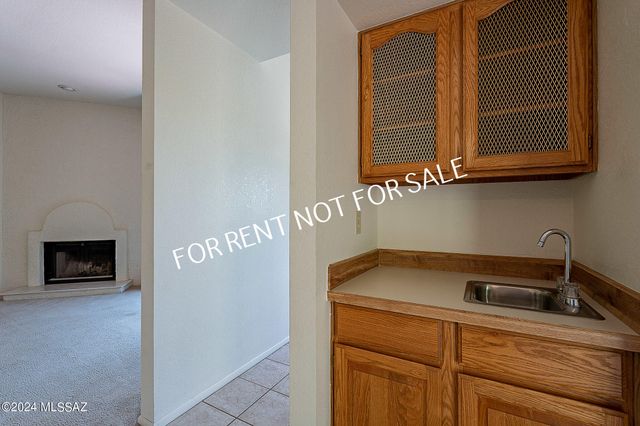 936 E Camino Diestro, Oro Valley, AZ 85704