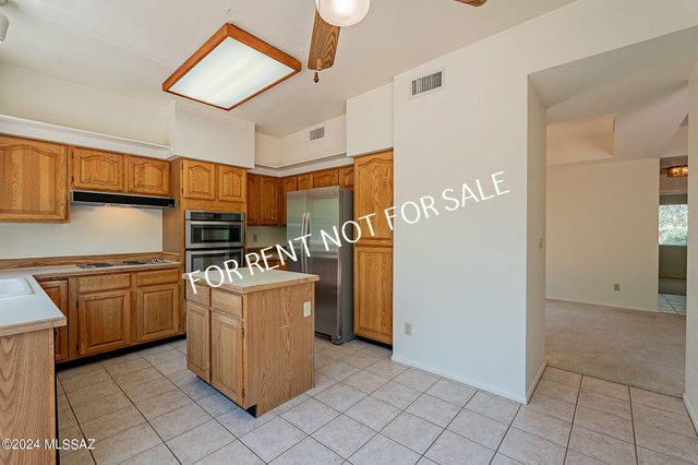 936 E Camino Diestro, Oro Valley, AZ 85704