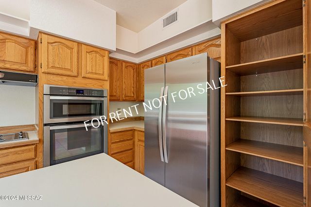 936 E Camino Diestro, Oro Valley, AZ 85704