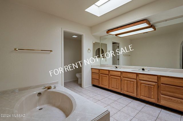 936 E Camino Diestro, Oro Valley, AZ 85704