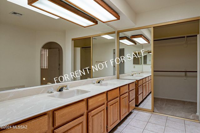 936 E Camino Diestro, Oro Valley, AZ 85704