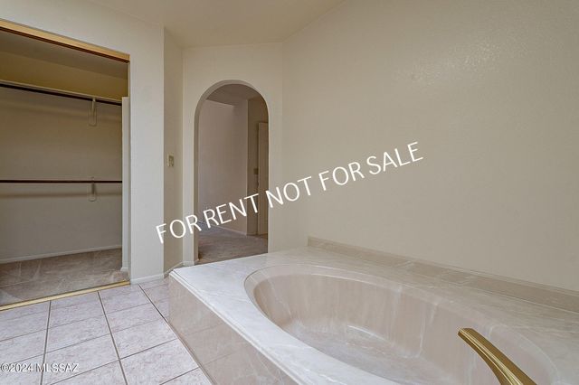 936 E Camino Diestro, Oro Valley, AZ 85704