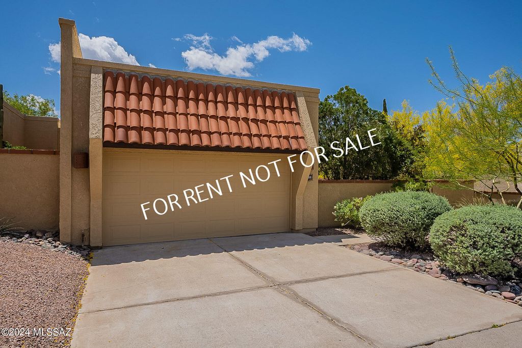 936 E Camino Diestro, Oro Valley, AZ 85704