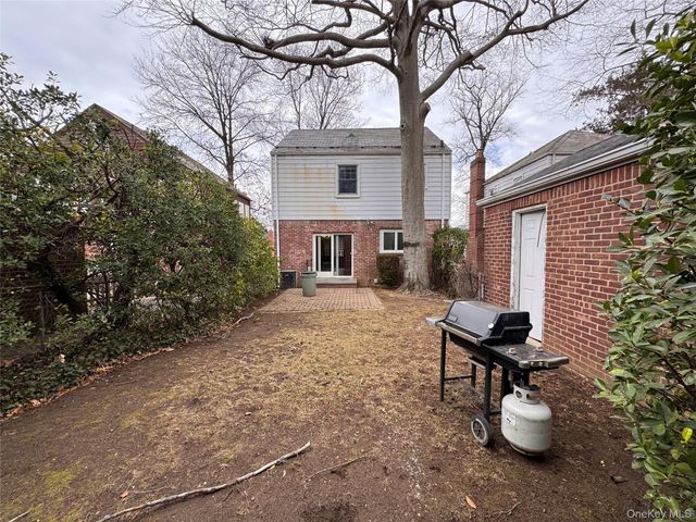 254-28 Walden Avenue, Great Neck, NY 11020