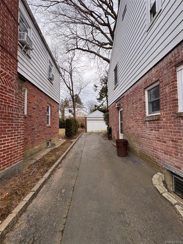 254-28 Walden Avenue, Great Neck, NY 11020