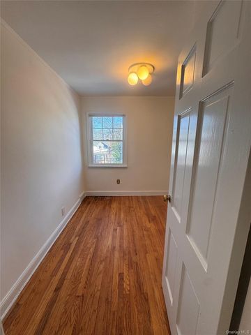 254-28 Walden Avenue, Great Neck, NY 11020