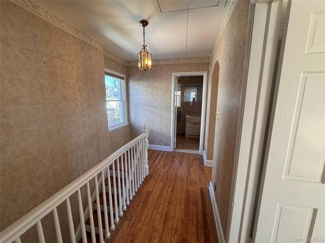 254-28 Walden Avenue, Great Neck, NY 11020