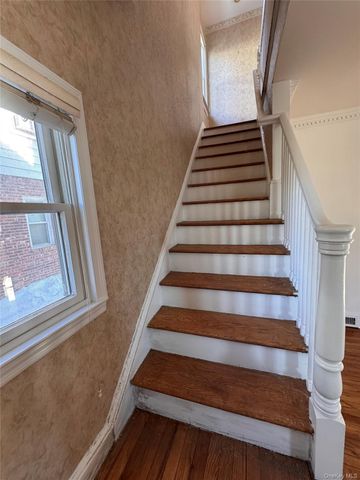 254-28 Walden Avenue, Great Neck, NY 11020